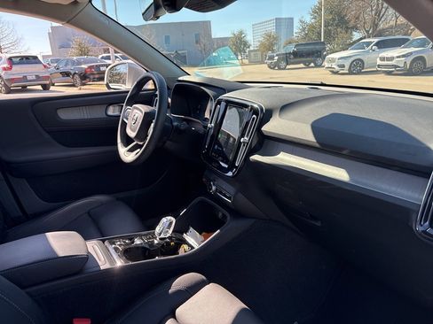 Certified 2025 Volvo XC40 B5 Plus image 12