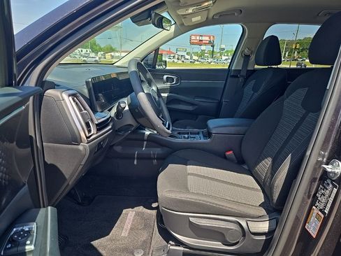 Used 2025 Kia Sorento LX FWD image 15