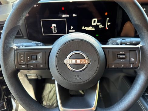 Used 2025 Nissan Kicks SV AWD/4WD image 15