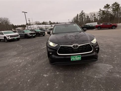 Used 2022 Toyota Highlander LE image 3