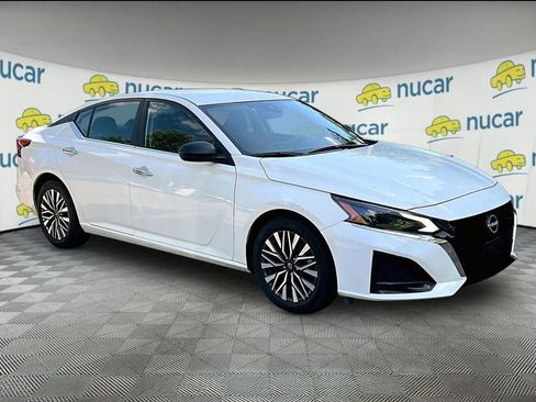 Used 2025 Nissan Altima 2.5 SV FWD image 1