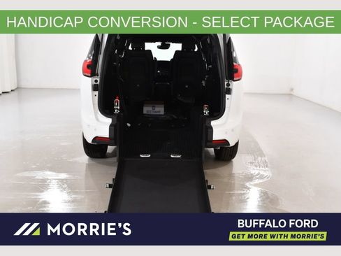 Used 2026 Chrysler Pacifica Select FWD image 1