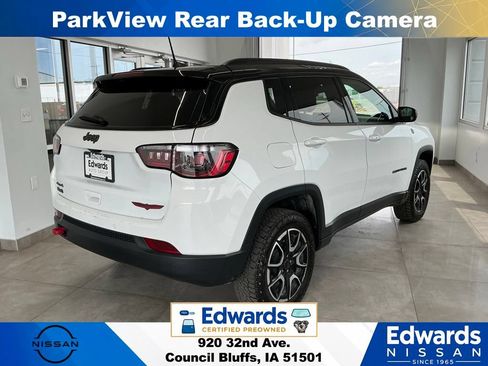 Used 2025 Jeep Compass Trailhawk AWD/4WD image 8
