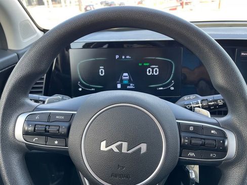 Used 2023 Kia Sportage LX image 11