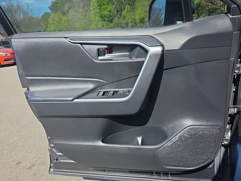 Used 2025 Toyota RAV4 XLE image 36