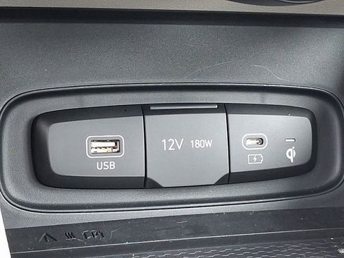 Used 2026 Hyundai Venue SEL FWD image 23