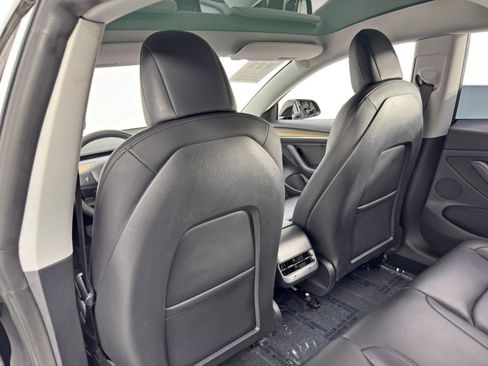 Used 2022 Tesla Model 3 Standard Range image 34