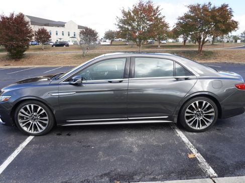Used 2017 Lincoln Continental Select image 7