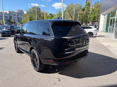 Used 2024 Land Rover Range Rover SE image 3