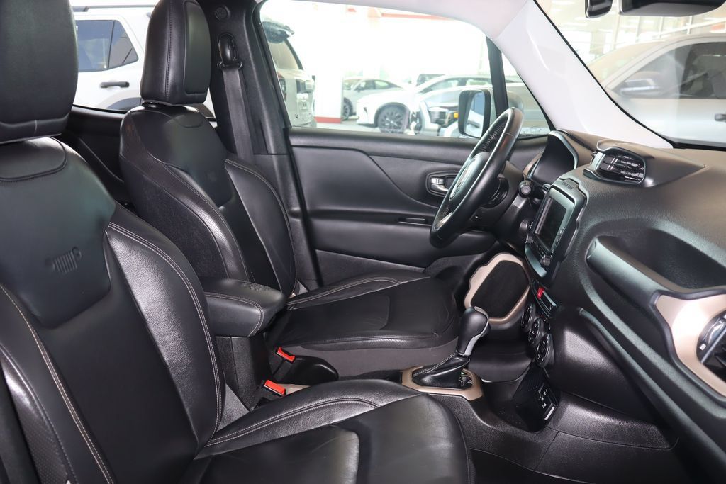 Used 2017 Jeep Renegade Limited FWD image 39