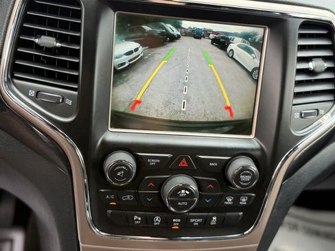 Used 2017 Jeep Grand Cherokee Laredo AWD/4WD image 26