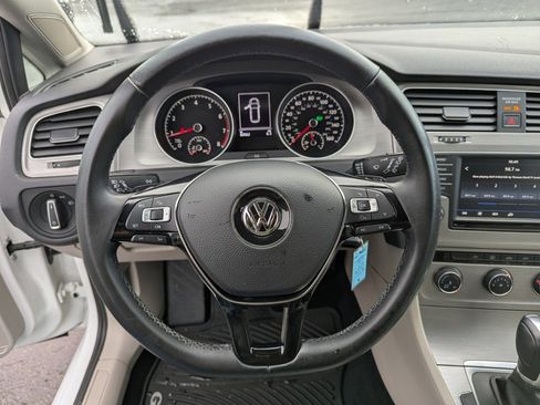 Used 2017 Volkswagen Golf S image 13
