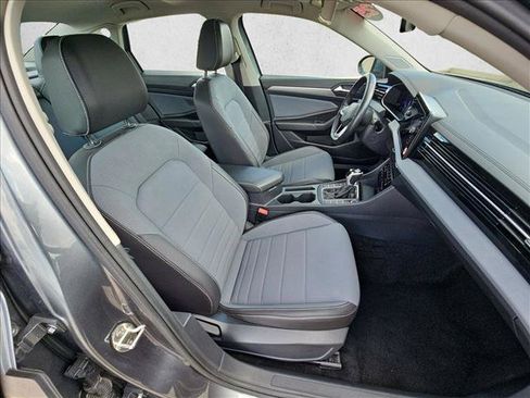 Used 2025 Volkswagen Jetta SE FWD image 18
