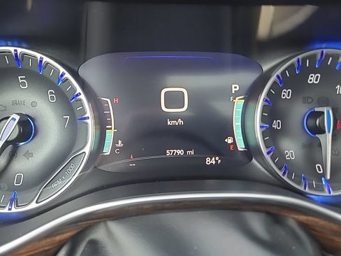Used 2022 Chrysler Pacifica Limited FWD image 14