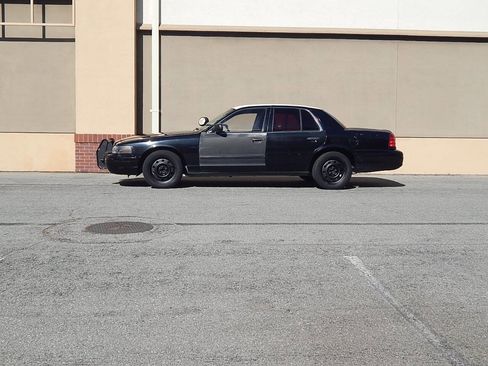 Used 2007 Ford Crown Victoria Police Interceptor image 6
