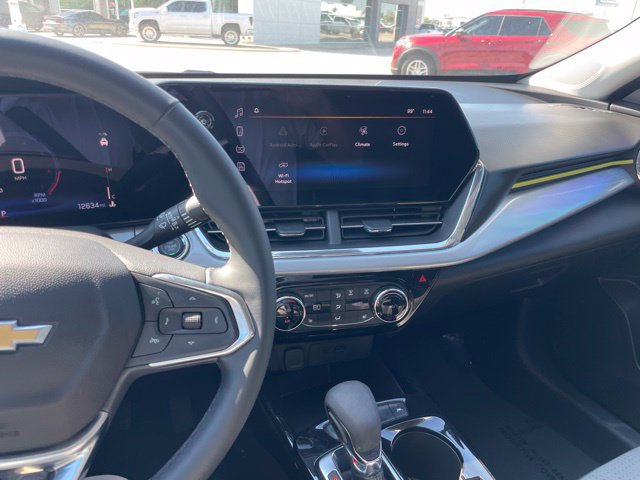 Used 2025 Chevrolet Trax LT w/ LT Convenience Package FWD image 18