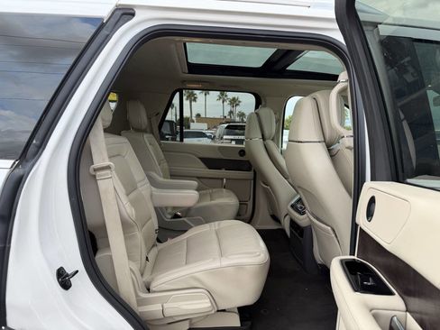 Used 2018 Lincoln Navigator Reserve image 31
