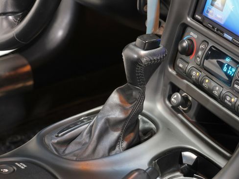 Used 2002 Chevrolet Corvette Coupe w/ Preferred Equipment Group1 image 67