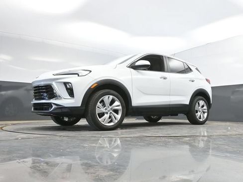 Used 2025 Buick Encore GX Preferred AWD/4WD image 47