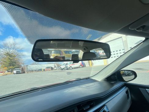 Used 2014 Toyota Corolla LE image 17