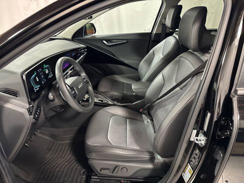 Certified 2023 Kia Niro SX Touring FWD image 3