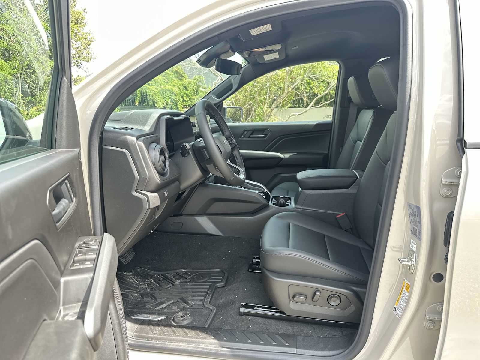 New 2026 Chevrolet Colorado Trail Boss AWD/4WD image 2