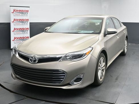 Used 2015 Toyota Avalon XLE Premium w/ Preferred Accessory Package image 4