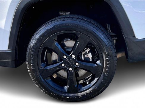 Certified 2022 Jeep Grand Cherokee L Laredo image 35