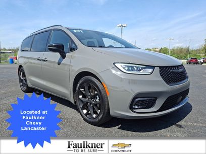 Used 2025 Chrysler Pacifica Limited