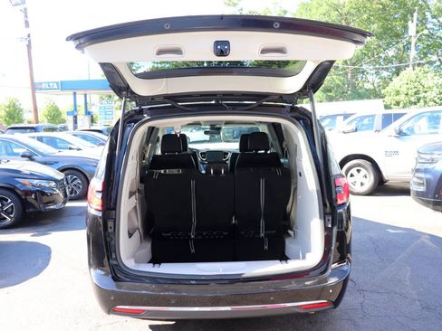 Used 2024 Chrysler Pacifica Touring-L FWD image 59