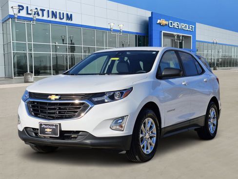 Used 2021 Chevrolet Equinox LS w/ LS Convenience Package image 2