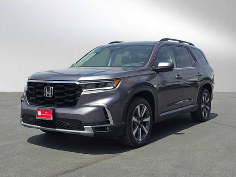 Used 2025 Honda Pilot Elite image 7