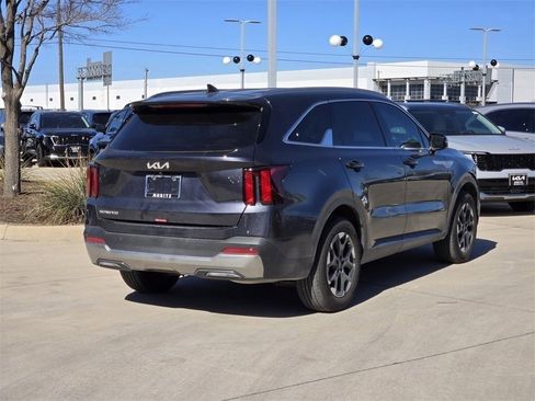 New 2025 Kia Sorento S image 4