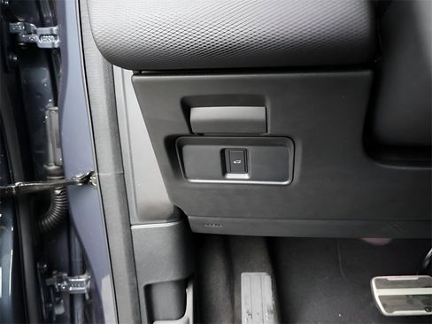 New 2025 Land Rover Discovery Sport Dynamic SE image 74