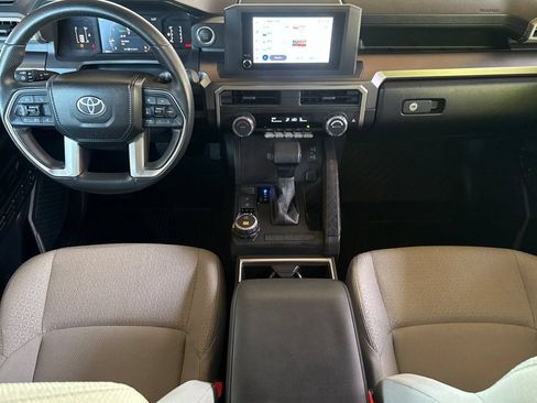Used 2025 Toyota 4Runner SR5 AWD/4WD image 13