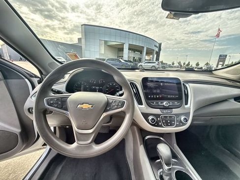Used 2022 Chevrolet Malibu LT FWD image 14
