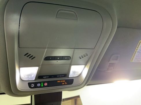 Used 2021 Chevrolet Equinox LT FWD image 24