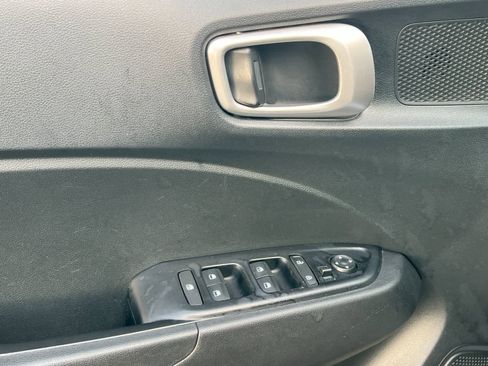 Certified 2023 Hyundai Venue SEL image 12