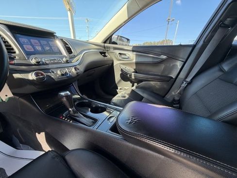 Used 2016 Chevrolet Impala LT w/ Convenience Package image 20