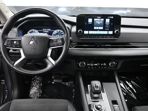 Used 2024 Mitsubishi Outlander SE AWD/4WD image 11