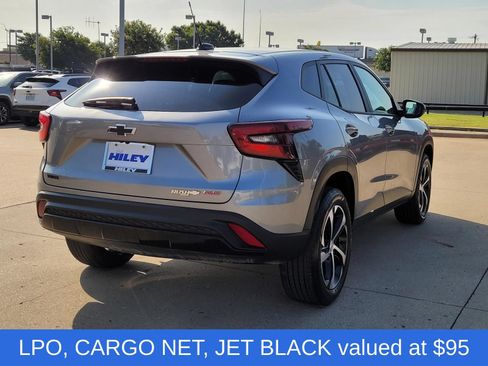Used 2025 Chevrolet Trax RS w/ Driver Confidence Package FWD image 4