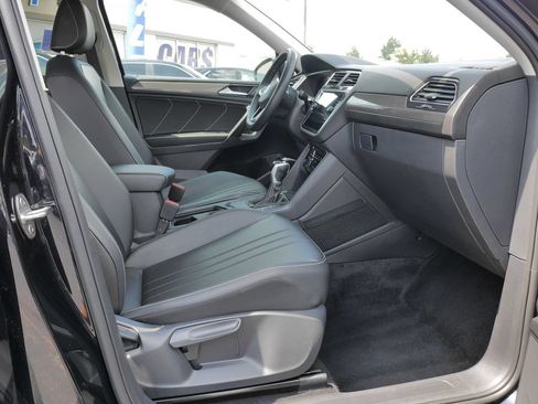Used 2024 Volkswagen Tiguan SE FWD image 12