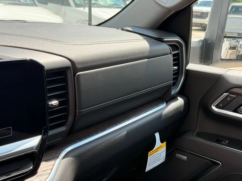 New 2026 GMC Sierra 2500 SLT AWD/4WD image 19