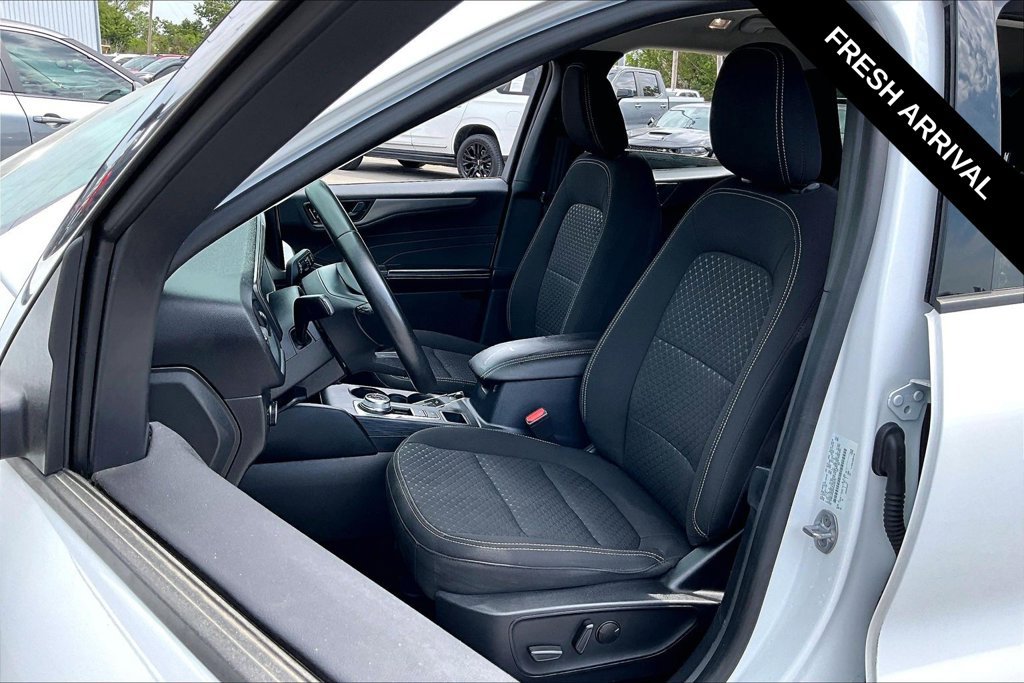 Used 2023 Ford Escape Active w/ Tech Pack #1 FWD image 6