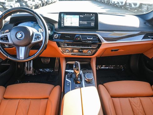 Used 2023 BMW 530e w/ M Sport Package image 11