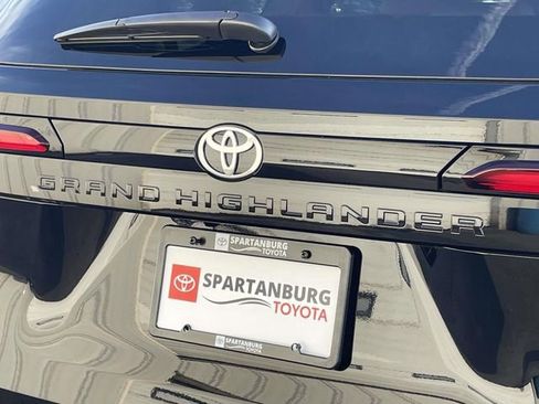 Used 2026 Toyota Grand Highlander AWD Hybrid image 9