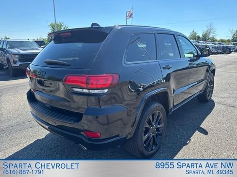 Used 2019 Jeep Grand Cherokee Altitude AWD/4WD image 3