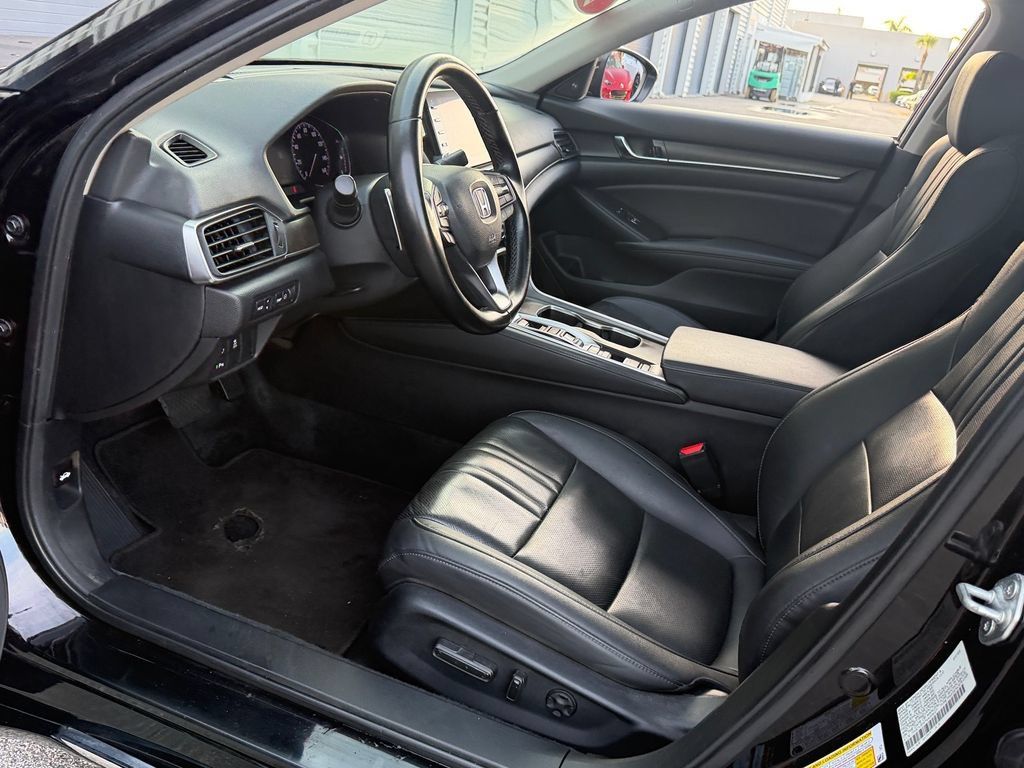 Used 2022 Honda Accord Touring image 11
