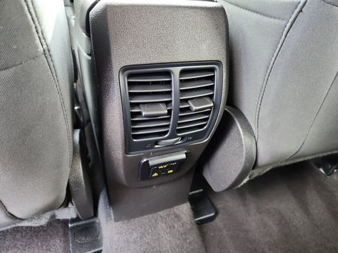 Used 2017 Ford Escape SE w/ Equipment Group 201A image 32