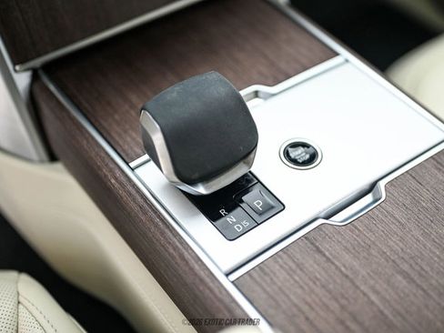 Used 2025 Land Rover Range Rover SE image 27